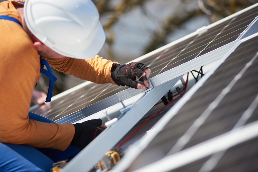 SolairAlp installing-solar-photovoltaic-panel-system-on-roof-2022-05-16-16-02-24-utc-1024x684 Un onduleur pour votre installation solaire  