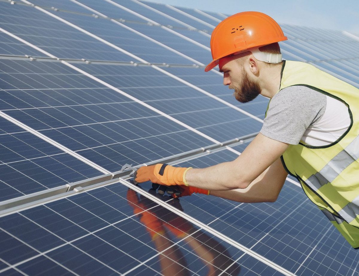SolairAlp guide-maintenance-systemes-solaires Guide de maintenance et optimisation de systèmes solaires pour entreprises  